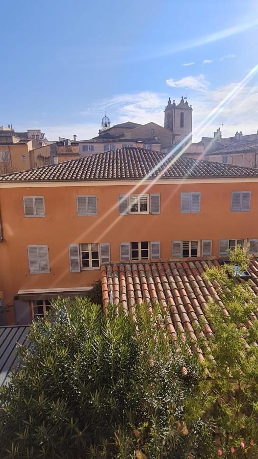 Sunny Apartment With Nice View In History City Center Aix-en-Provence Exterior foto